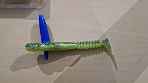 Lures Reins Fat Rockvibe shad 4"  B94 Chartreuse Baitfish