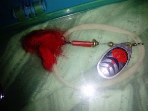 Lures Mepps Cuillère ondulente avec touffe de laine rouge Lures Mepps Cuillère ondulente avec touffe de laine rouge