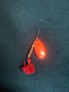 Lures Caperlan Cuillère caperlan complètement orange avec poils rouges sur l’hameçon