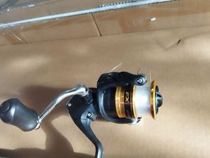 Reels Shimano Moulinet Shimano FX avec nylon ( FX2500FCL)