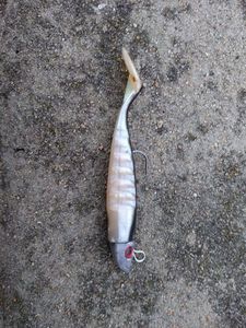 Lures Delalande shad monté sur ton articulée gris noir
